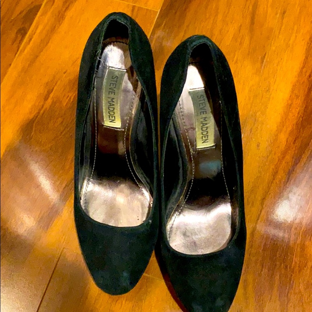 Black suede Steve Madden pumps